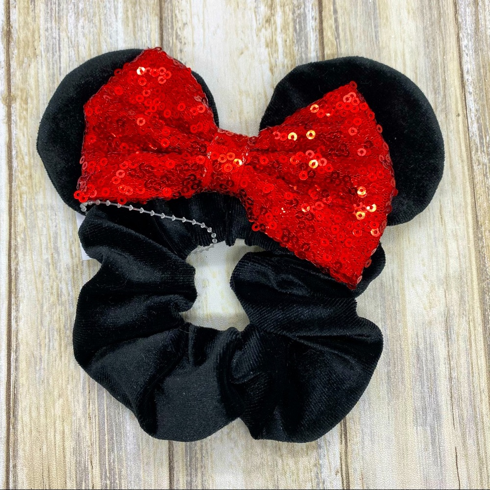 NWT Disney Minnie Mouse Velvet Scrunchie w/ Bow